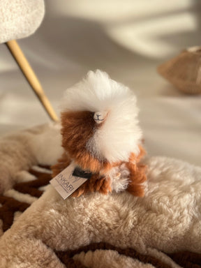Monsterfluff Schokoladensirup – kleines Alpaka-Spielzeug (23 cm) – limitierte Auflage